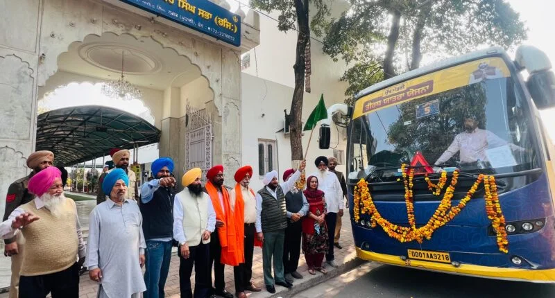 मुख्यमंत्री तीर्थ यात्रा योजना के तहत मोहाली से 7वीं बस रवाना, विधायक कुलवंत सिंह ने दिखाई हरी झंडी
