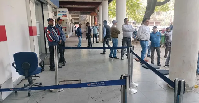 चंडीगढ़ में HDFC बैंक के ATM में डाला जा रहा था कैश, अचानक चली गोली, मच गई भगदड़, गनमैन घायल