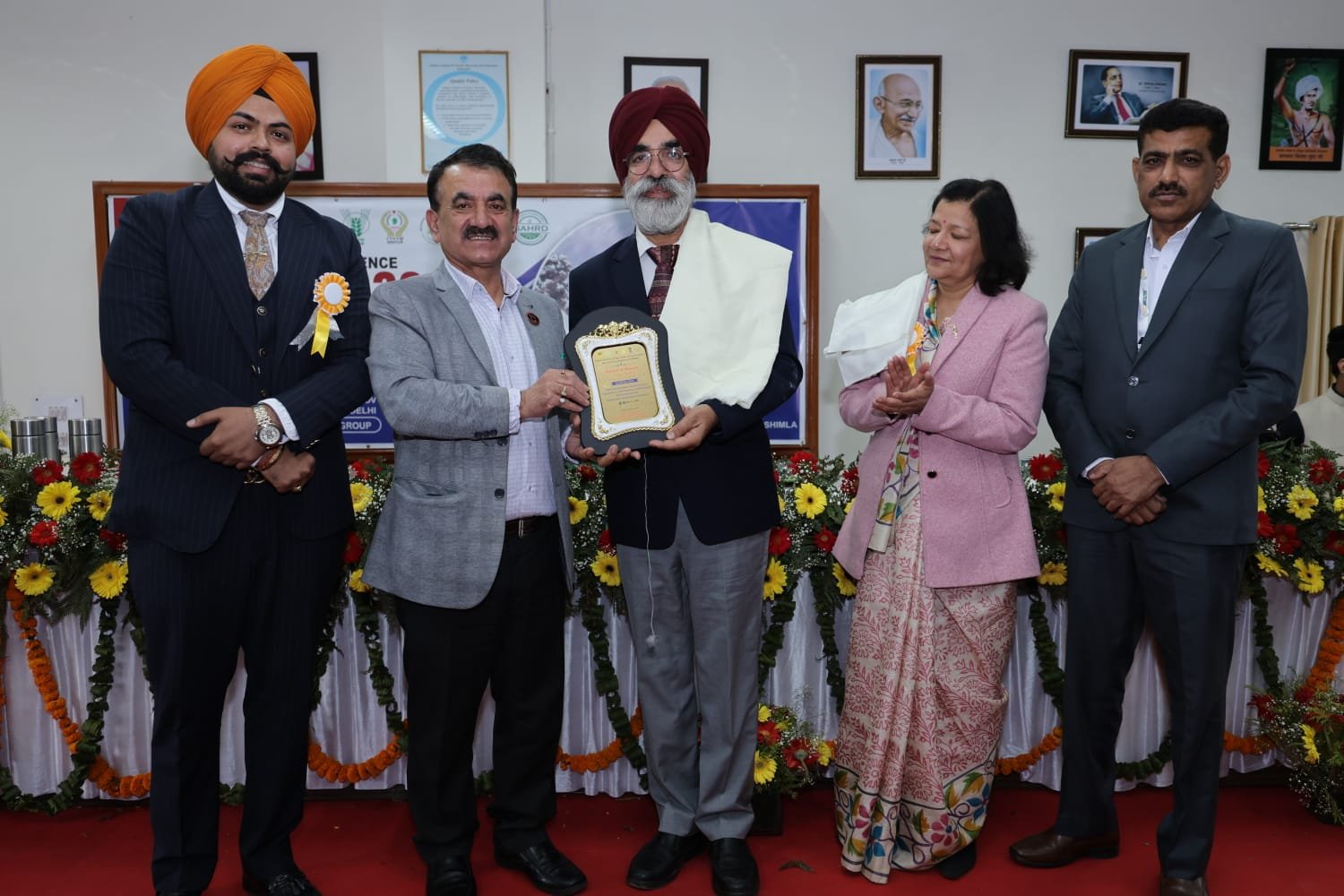 ਗੰਨਾ ਕਮਿਸ਼ਨਰ ਡਾ. ਅਮਰੀਕ ਸਿੰਘ ਸ਼ਿਮਲਾ ਵਿਖੇ ਕਰਵਾਈ ਗਈ ਅੰਤਰਰਾਸ਼ਟਰੀ ਕਾਨਫਰੰਸ ਦੌਰਾਨ “ਨਵੀਨਤਾਕਾਰੀ ਪਸਾਰ ਸਿੱਖਿਆ ਸ਼ਾਸਤਰੀ ਪੁਰਸਕਾਰ” ਨਾਲ ਸਨਮਾਨਿਤ