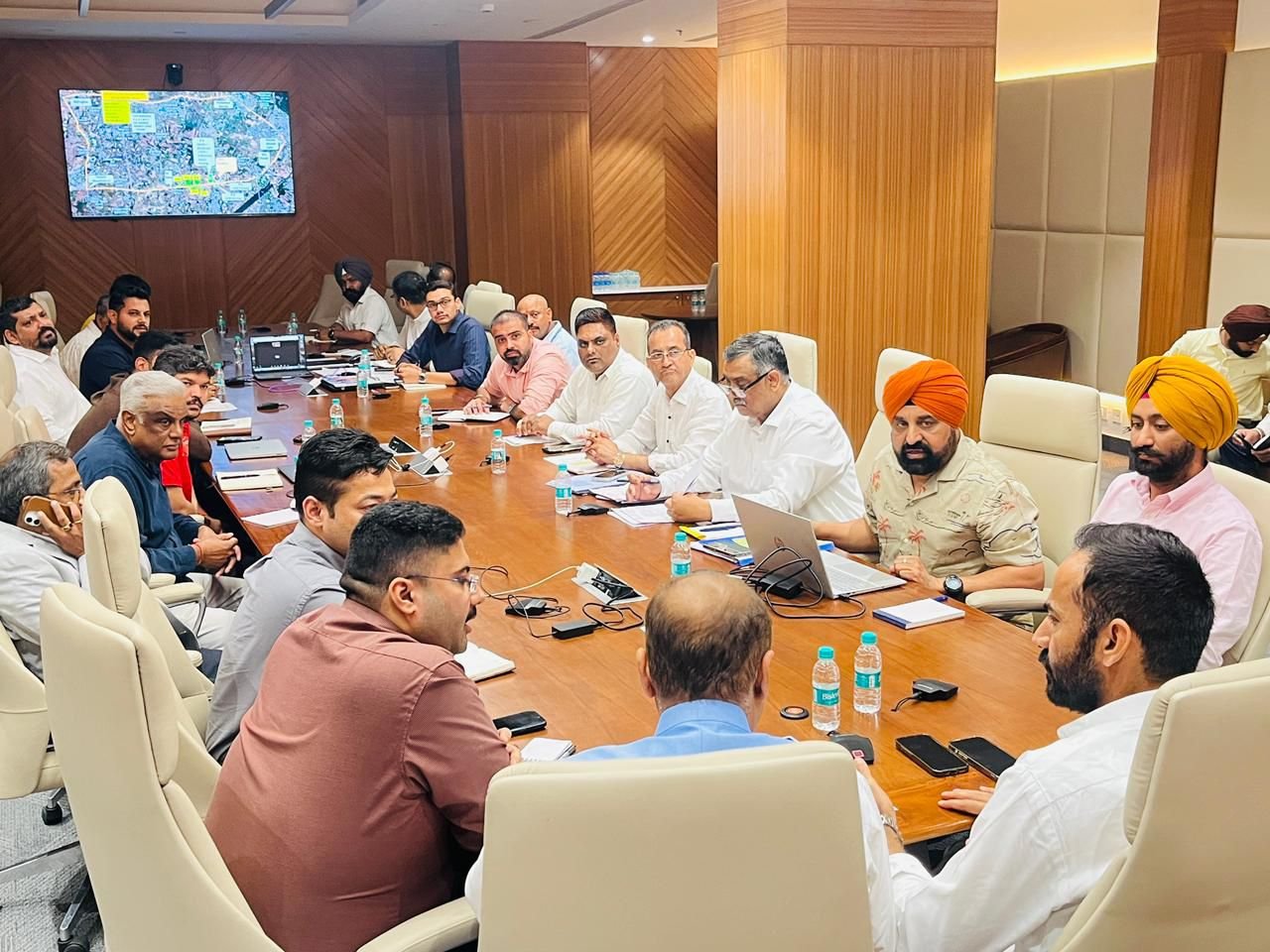 आईपीएल मैच के दौरान क्रिकेट प्रेमियों को बेहतर अनुभव प्रदान करने के लिए पुख्ता प्रबंध बेहद जरूरी: गुरमीत सिंह मीत हेयर