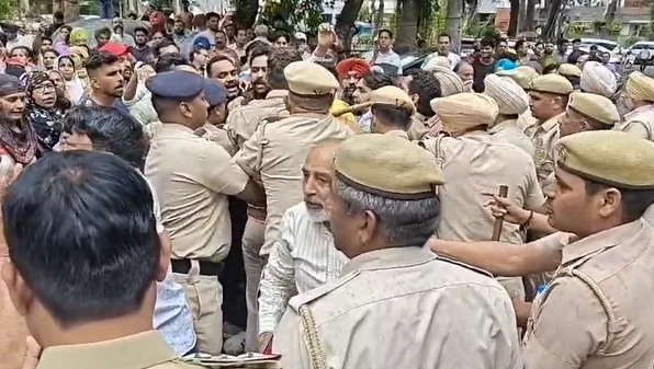 चंडीगढ़ में अवैध कब्जों की तोड़फोड़ जारी, ‘पहले क्यों नहीं की कार्रवाई?’ सवालों में प्रशासन