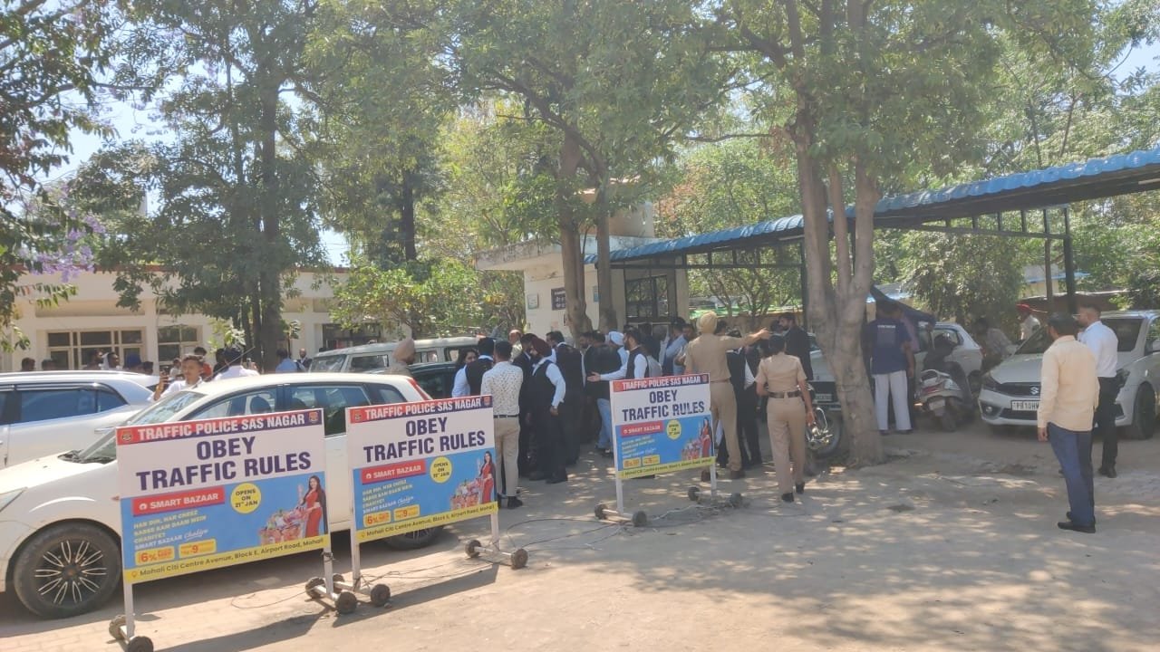 डेराबस्सी कोर्ट में बम की धमकी, परिसर खाली कराया गया, हड़कंप