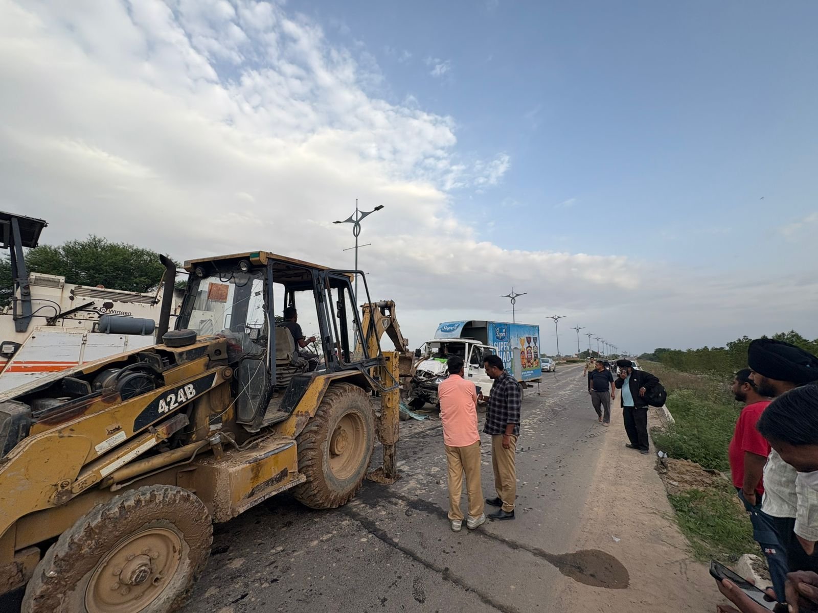 न्यू चंडीगढ़ में भीषण सड़क हादसा: खड़े क्रेन से टकराया ब्रेड सप्लाई ट्रक, चालक की मौके पर मौत; साथी गंभीर घायल